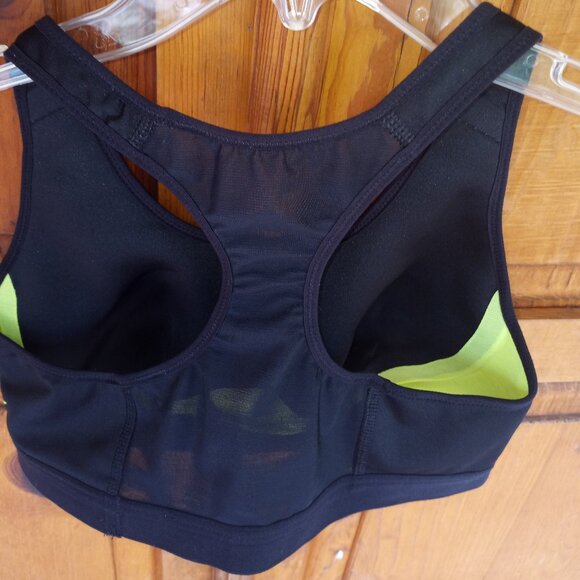 Classic black Nike sports bra - Picture 9 of 11